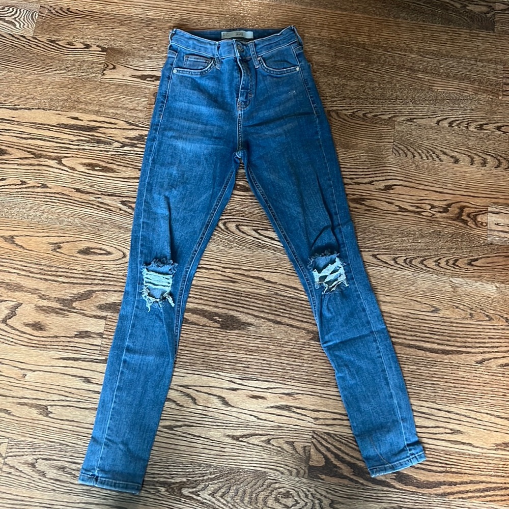 High waisted skinny jeans with ripped knees